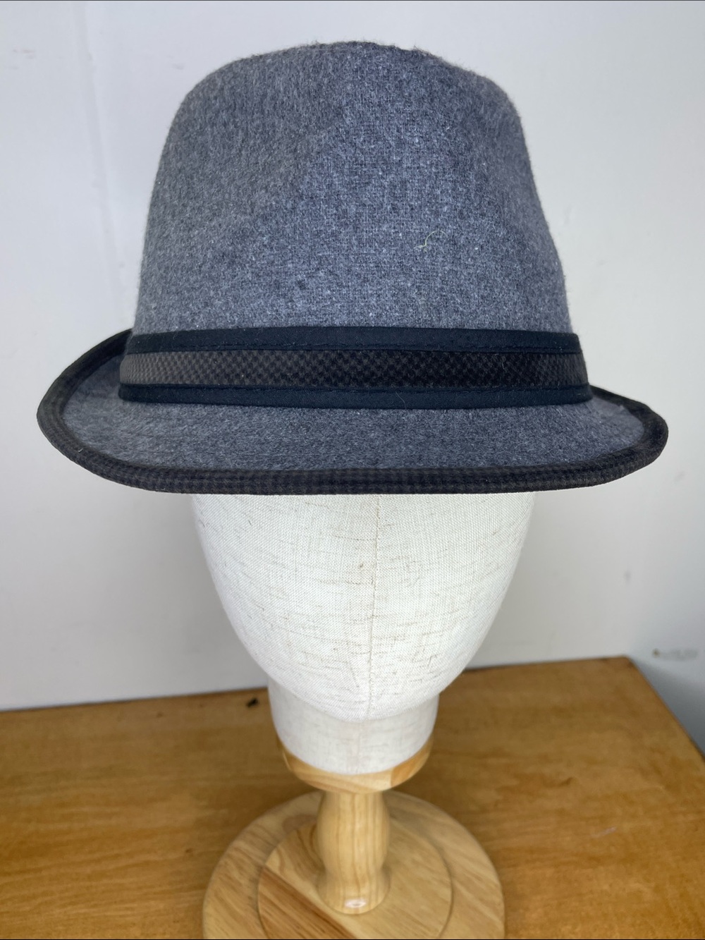 Classic Men's Gray Felt Trilby with Black Band